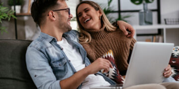 Ghosting: Γιατί εξαφανίζονται οι άντρες και τι σημαίνει πραγματικά