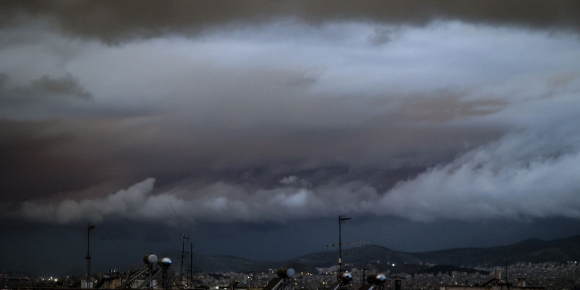 Ένας νεκρός από την κακοκαιρία Erminio, δρόμοι χείμαρροι στην Αττική – Που θα «χτυπήσει» σήμερα (Video)