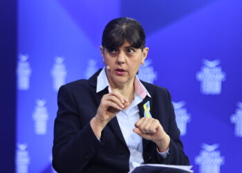 Κοβέσι στο Οικονομικό Φόρουμ των Δελφών: Πρέπει να ολοκληρώσουμε πολύ γρήγορα την έρευνα για τα πολιτικά πρόσωπα