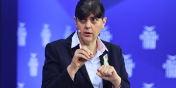 Κοβέσι στο Οικονομικό Φόρουμ των Δελφών: Πρέπει να ολοκληρώσουμε πολύ γρήγορα την έρευνα για τα πολιτικά πρόσωπα