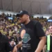 Ο “Greek Freak” και η οικογένειά του αποθεώθηκαν στο Αλεξάνδρειο – Εντυπωσιακή υποδοχή από την εξέδρα του Άρη