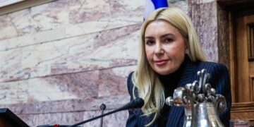 Αραμπατζή μετά την απειλή για βόμβα στο γραφείο της: Δεν φοβήθηκα ποτέ