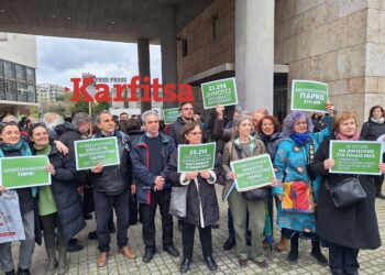 «Η Θεσσαλονίκη χρειάζεται πάρκο, όχι τσιμέντο» – Συγκέντρωση στο δημαρχείο για το δημοψήφισμα της ΔΕΘ (ΦΩΤΟ+Video)