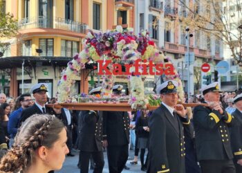 Θεσσαλονίκη: Κατάνυξη στην περιφορά του Επιταφίου του Αγίου Μηνά με πλήθος πιστών (ΦΩΤΟ+Video)