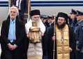 Έφτασε το Άγιο Φως στην Ελλάδα – Τιμές αρχηγού κράτους στην υποδοχή του