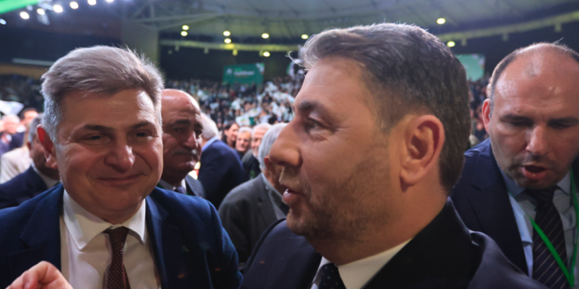 Ο Νίκος Φαραντούρης ανακοίνωσε τη συμπόρευσή του με το ΠΑΣΟΚ