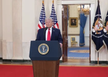 Τραμπ για την επιχείρηση «Επική Οργή»: «Η Αμερική κερδίζει, αν δεν κλειστεί συμφωνία θα γυρίσουμε το Ιράν πίσω στη λίθινη εποχή»