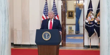 Τραμπ για την επιχείρηση «Επική Οργή»: «Η Αμερική κερδίζει, αν δεν κλειστεί συμφωνία θα γυρίσουμε το Ιράν πίσω στη λίθινη εποχή»