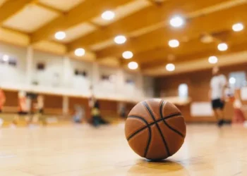 Ένταση σε αγώνα μπάσκετ στη Θεσσαλονίκη: Συμπλοκή παίκτη με φίλαθλο και συλλήψεις