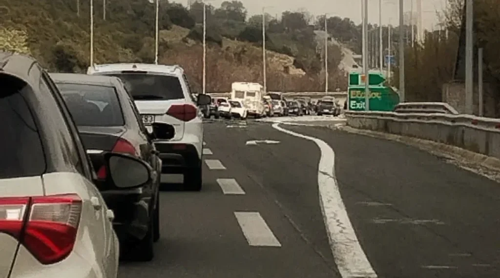 Εγνατία Οδός: Ουρές έως 10 χλμ. στον Πολύμυλο (ΔΕΙΤΕ ΒΙΝΤΕΟ)