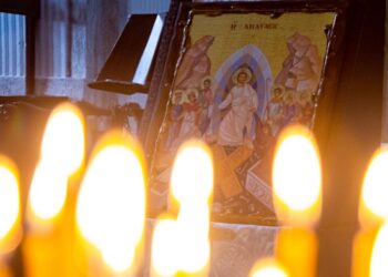 Θεσσαλονίκη: Με κρότους και δάφνες η «Πρώτη Ανάσταση» στη Μενεμένη – Ιερή κορύφωση στο Μ. Σάββατο (βίντεο)