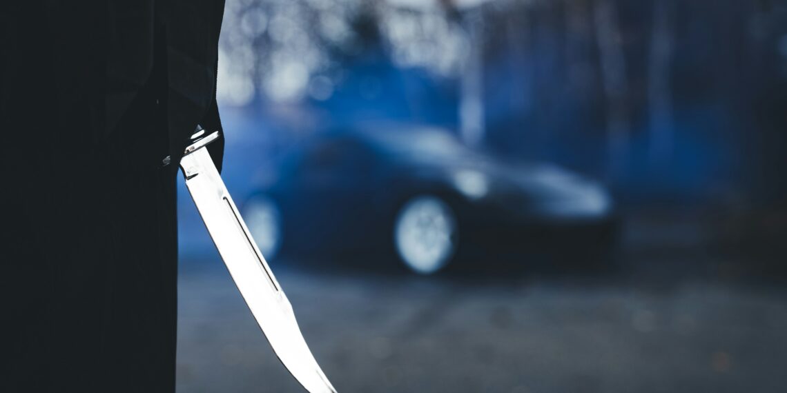 Βγήκαν μαχαίρια στα κελιά