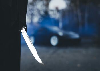 Βγήκαν μαχαίρια στα κελιά