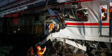 Σιδηροδρομική τραγωδία κοντά στην Ινδονησία – Τουλάχιστον 14 νεκροί και δεκάδες τραυματίες