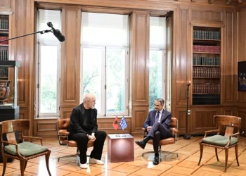 Η συγγνώμη του Ράμα στον Μητσοτάκη για το ντύσιμό του (video)