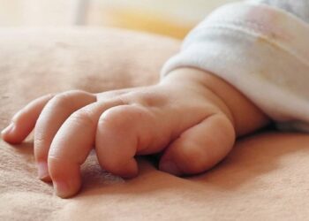 Θεσσαλονίκη: Υπόθεση με νεογέννητο στο μικροσκόπιο των αρχών – Δίωξη για εμπορία ανθρώπων