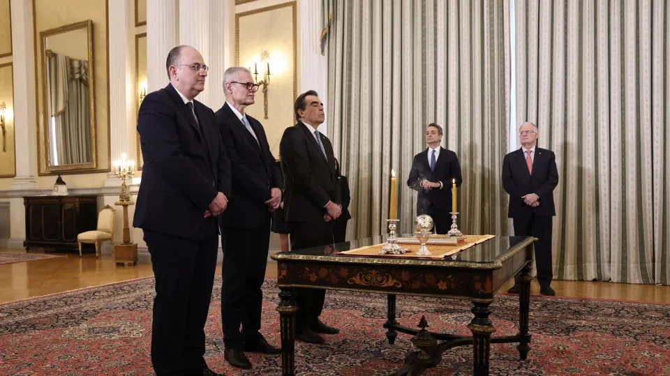 Η ορκωμοσία των νέων μελών και το σαφές σήμα από το Μαξίμου με τις αλλαγές (Video&Photos)