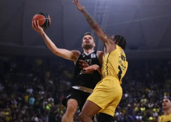 Κυρίαρχος στο ντέρμπι της Θεσσαλονίκης ο ΠΑΟΚ – «Λύγισε» τον Άρη με 88-77 και «κλείδωσε» την τετράδα