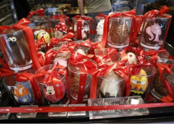 Μ. Σάββατο: Μέχρι πότε θα είναι ανοιχτά καταστήματα και σούπερ μάρκετ;