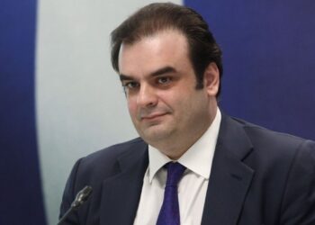 Πιερρακάκης: Η ανάπτυξη «χτίζει» το πλεόνασμα – Μόνο 10% από φόρους