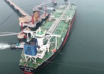 Πλοία διέσχισαν τα Στενά του Ορμούζ μετά την εφαρμογή του αμερικανικού αποκλεισμού