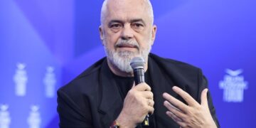 Έκανε χιούμορ λέει ο Ράμα για το σχόλιο πως οι Έλληνες «δεν είστε απόγονοι του Πλάτωνα» (Video)