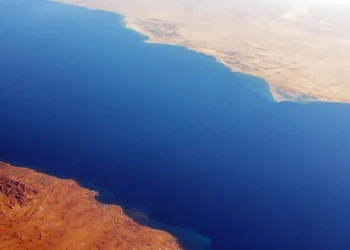 Το Ιράν απειλεί να αποκλείσει την Ερυθρά Θάλασσα