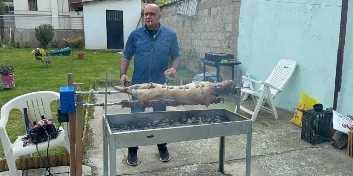 Πασχαλινό γλέντι σε κάθε γωνιά της Θεσσαλονίκης – Σούβλες και παραδοσιακό κέφι σε ταράτσες και αυλές (pics & video)