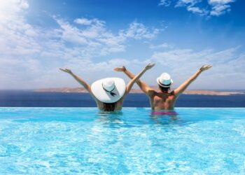 Κοινωνικός Τουρισμός: Σε εξέλιξη οι αιτήσεις για 300.000 vouchers – Ποιοι κάνουν αίτηση σήμερα