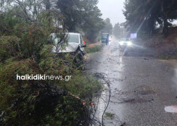 Κακοκαιρία «Erminio»: Τροχαία ατυχήματα, κατολισθήσεις και διακοπές κυκλοφορίας στη Χαλκιδική