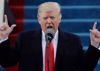 «Το Ιράν δεν είναι διατεθειμένο να εγκαταλείψει τις πυρηνικές του φιλοδοξίες» – Ο Τραμπ ανακοινώνει αποκλεισμό του Ορμούζ και απειλές προς την Κίνα