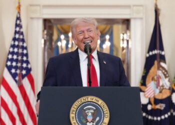 Τραμπ για την επιχείρηση «Επική Οργή»: «Η Αμερική κερδίζει, αν δεν κλειστεί συμφωνία θα γυρίσουμε το Ιράν πίσω στη λίθινη εποχή»