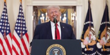 Τραμπ για την επιχείρηση «Επική Οργή»: «Η Αμερική κερδίζει, αν δεν κλειστεί συμφωνία θα γυρίσουμε το Ιράν πίσω στη λίθινη εποχή»