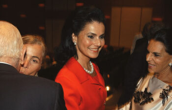 Από τη Θεσσαλονίκη στη λίστα Forbes: Η άγνωστη ιστορία της Βίκυς Σάφρα με περιουσία 27 δισ. δολαρίων