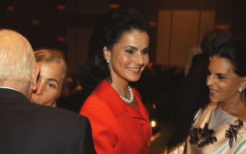 Από τη Θεσσαλονίκη στη λίστα Forbes: Η άγνωστη ιστορία της Βίκυς Σάφρα με περιουσία 27 δισ. δολαρίων