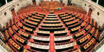 Νέος εκλογικός «χάρτης» στη Βουλή: 7 περιφέρειες, έως 250 έδρες και βαθιές αλλαγές στην εκλογή βουλευτών