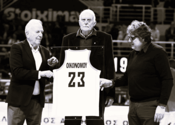 ΠΑΟΚ: Τιμή σε έναν θρύλο – Βράβευση για τον Γιώργο Οικονόμου στο «Παλατάκι» (βίντεο)