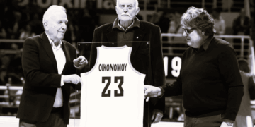 ΠΑΟΚ: Τιμή σε έναν θρύλο – Βράβευση για τον Γιώργο Οικονόμου στο «Παλατάκι» (βίντεο)