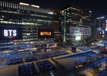 Η “Times Square” της Σεούλ μειώνει τη φωτεινότητα των οθονών βίντεο