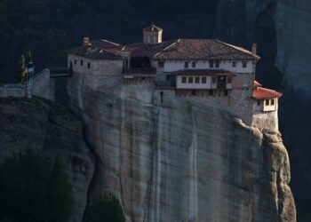 Πάσχα στην Ελλάδα: Οι προορισμοί της κατάνυξης και η έξοδος των εκδρομέων