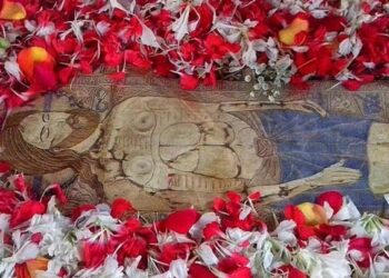 Τα ανταμώματα των Επιταφίων – Χιλιάδες τουρίστες στο θρησκευτικό έθιμο στην πόλη