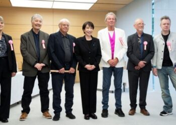 Οι Deep Purple συνάντησαν μία φανατική θαυμάστριά τους, την πρωθυπουργό της Ιαπωνίας