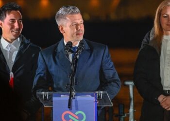 Ο Μαγιάρ κέρδισε με εντυπωσιακή διαφορά στις βουλευτικές εκλογές στην Ουγγαρία