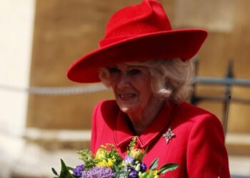 Η Σελίνα Μπράουν ανακηρύχθηκε Εθνική Ηρωίδα Ανάγνωσης από τη βασίλισσα Καμίλα