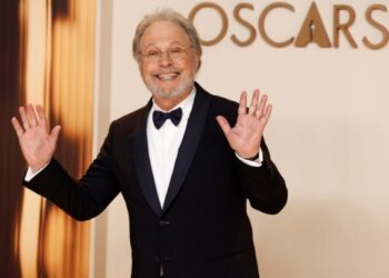 Επιστροφή του Μπίλι Κρίσταλ στο Μπρόντγουεϊ με αναμνήσεις του σπιτιού που έχασε στις πυρκαγιές