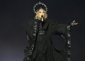 Η Madonna προσφέρει αμοιβή για το θρυλικό κοστούμι της που χάθηκε στο Coachella