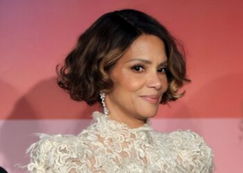 Η Λάιζα Κολόν-Ζάγιας στο πλευρό της Χάλι Μπέρι στο ερωτικό δράμα «Fleur»