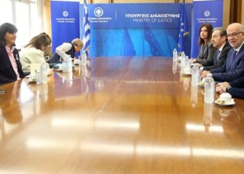 Σε καλό κλίμα η συνάντηση Φλωρίδη – Kοβέσι: Καμία αναφορά στην υπόθεση του ΟΠΕΚΕΠΕ