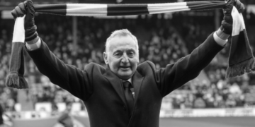 Πέθανε ο θρύλος της Μπλάκμπερν, Τόνι Παρκς