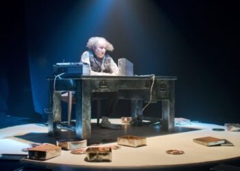 Πίτερ Μάρινκερ: Επιστροφή στη σκηνή για μια ζωντανή αναμέτρηση με τη μνήμη